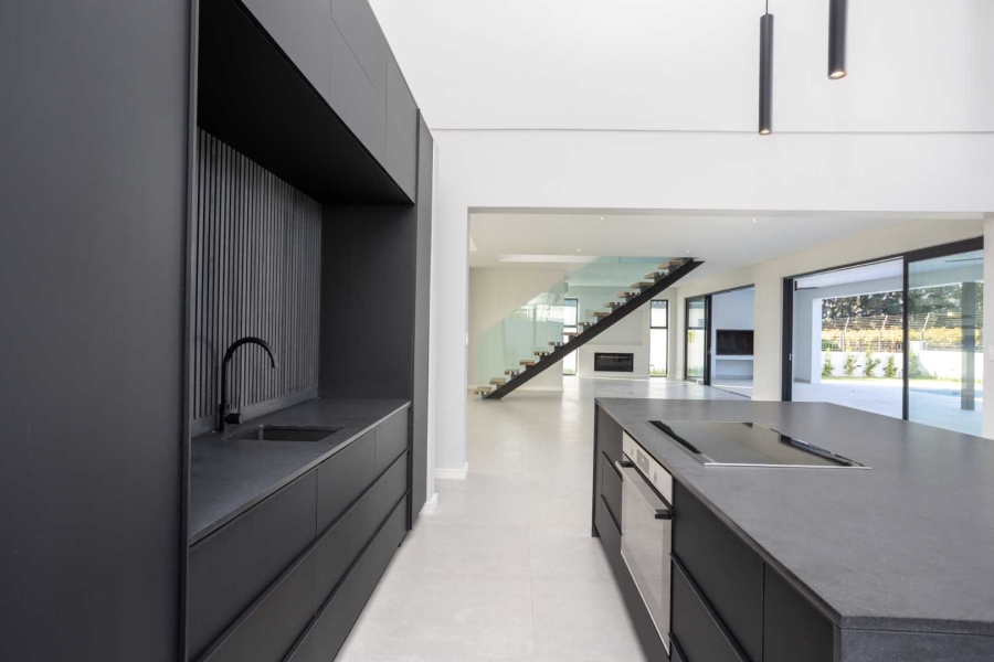 5 Bedroom Property for Sale in Val De Vie Estate Western Cape